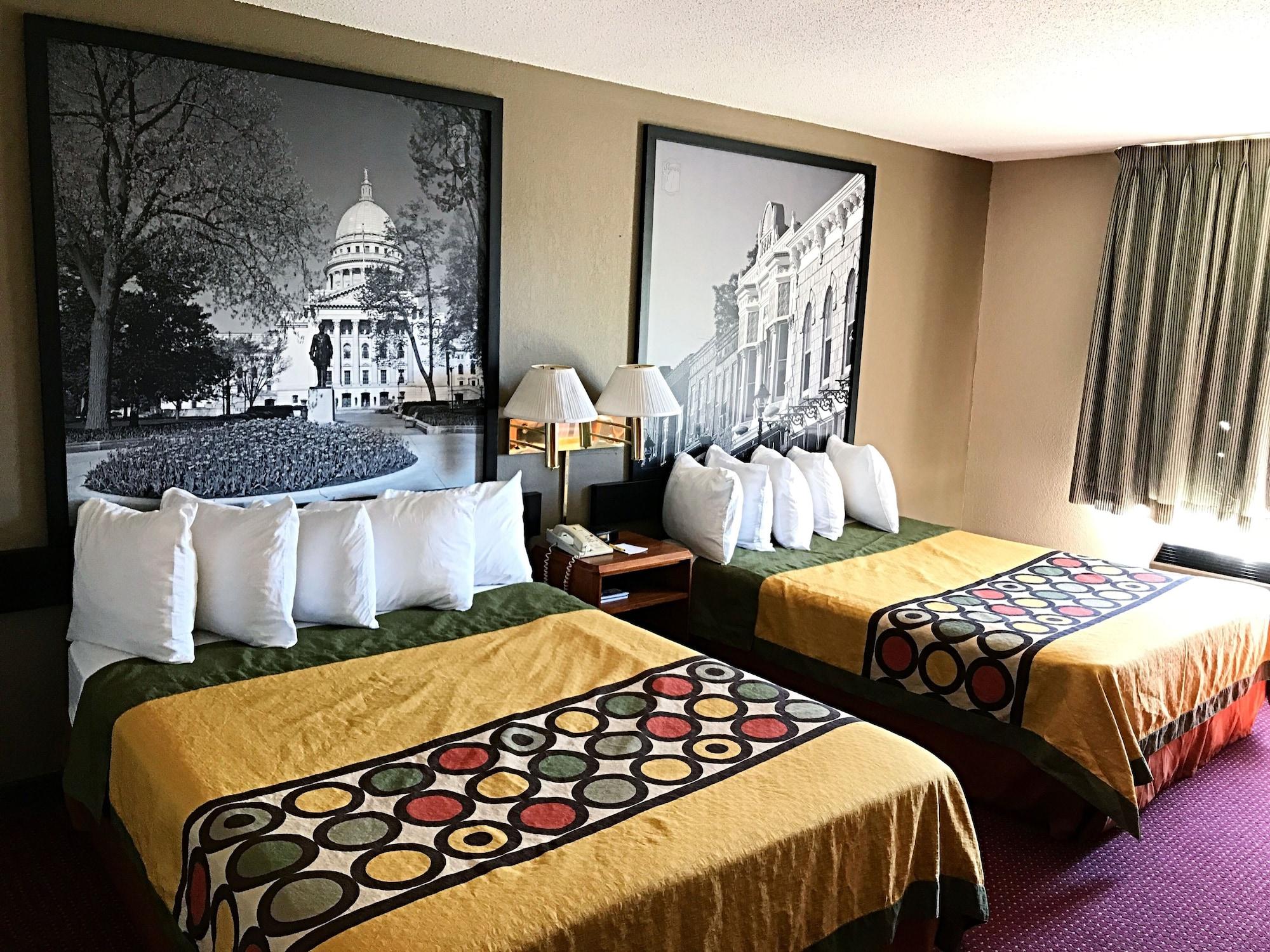 Super 8 By Wyndham Madison East Hotel Buitenkant foto