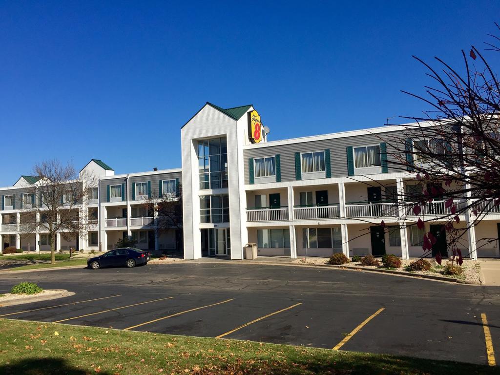 Super 8 By Wyndham Madison East Hotel Buitenkant foto