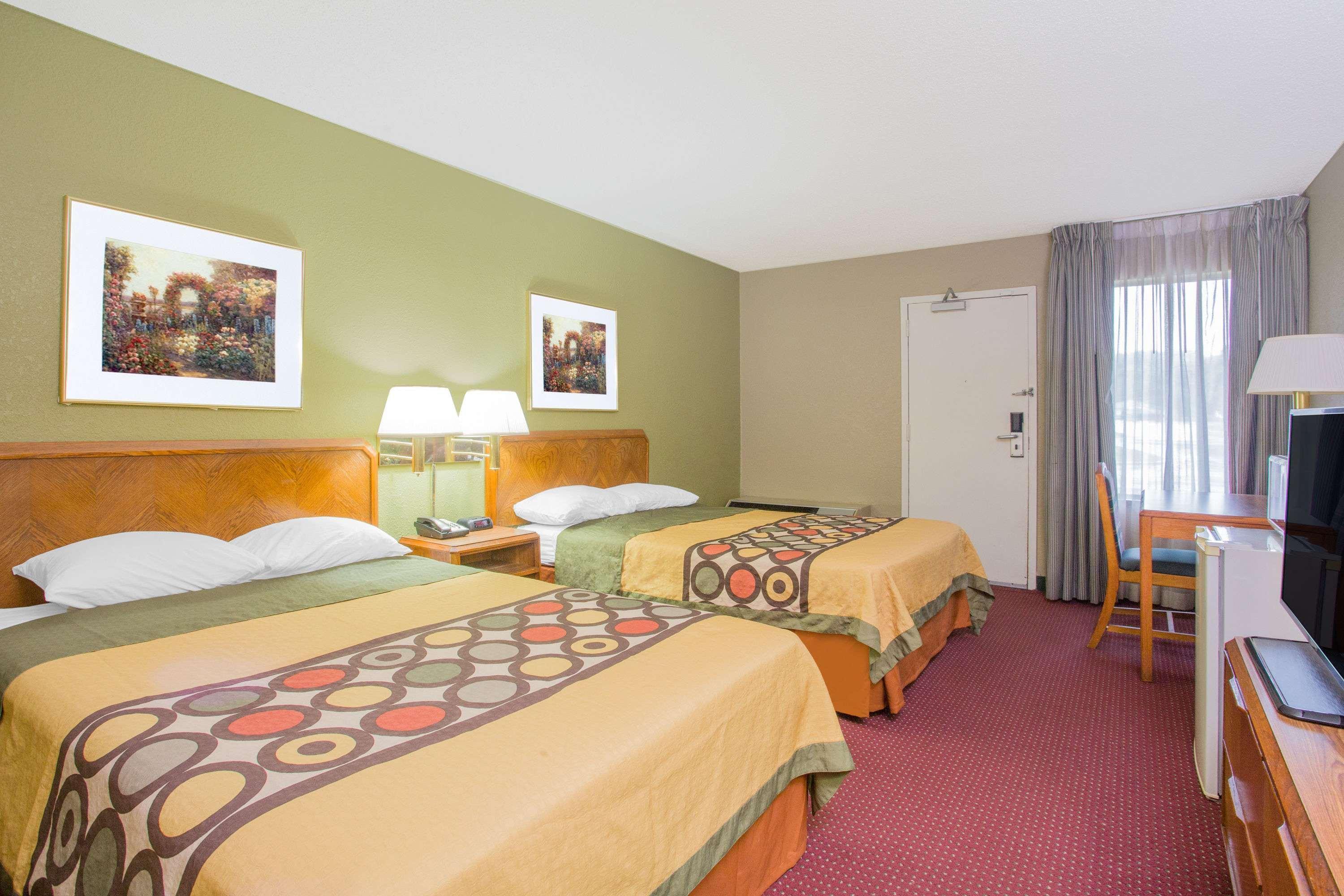 Super 8 By Wyndham Madison East Hotel Buitenkant foto