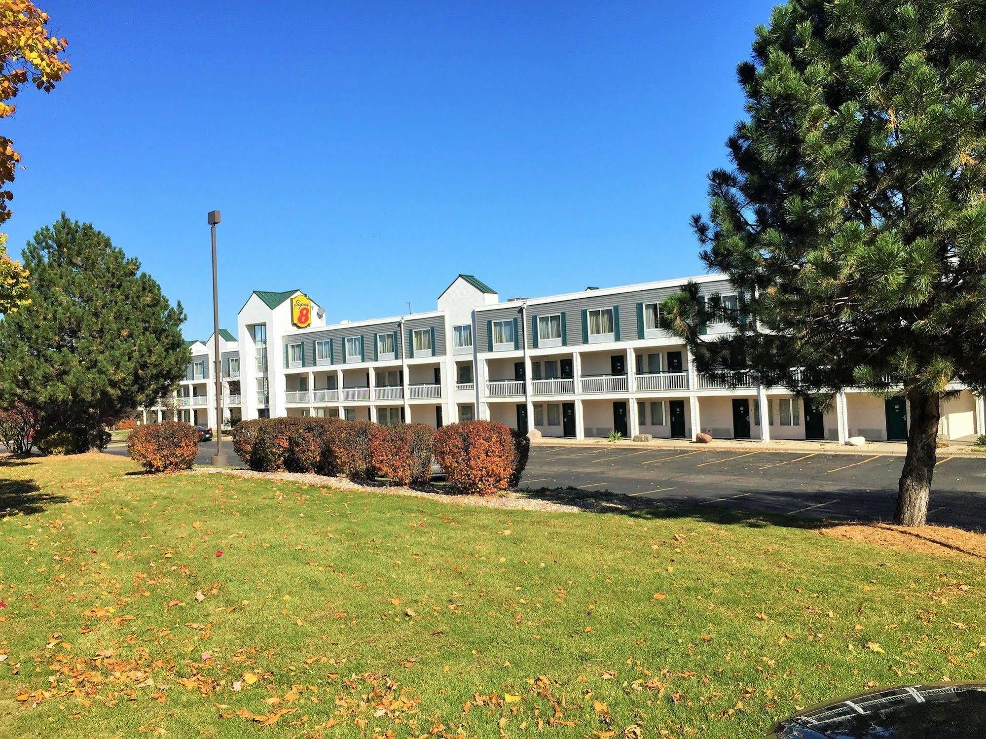 Super 8 By Wyndham Madison East Hotel Buitenkant foto